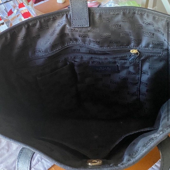 Michael Kors Black Saffron Leather Tote - Picture 3 of 4